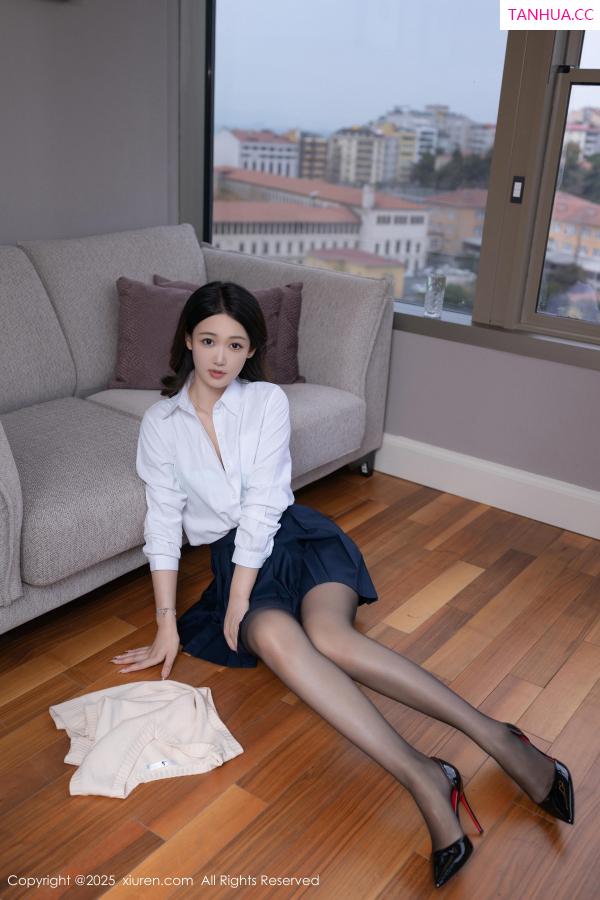 唐安琪  [XiuRen]高清写真图 2025.02.10 No.9866 唐安琪 黑丝美腿第12张图片
